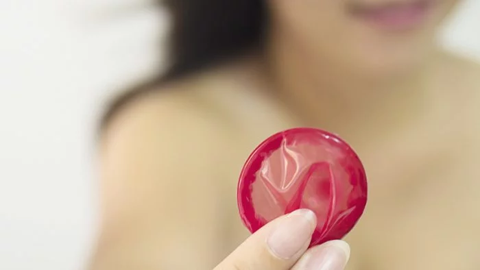 Inventan preservativo que cambia de color si detecta enfermedades sexuales