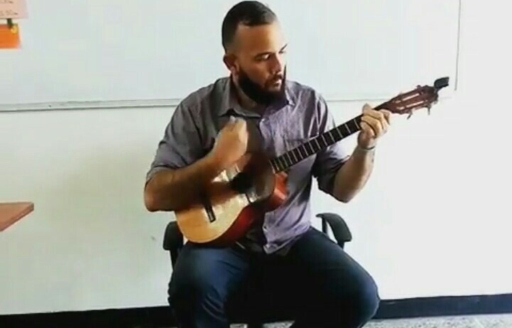Joven naguanagüense se abre camino con su cuatro - acn