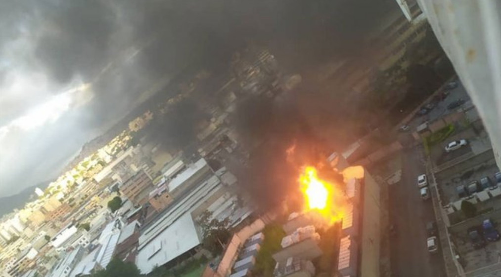 Voraz incendió consumió la subestación de Corpoelec de Los Ruices