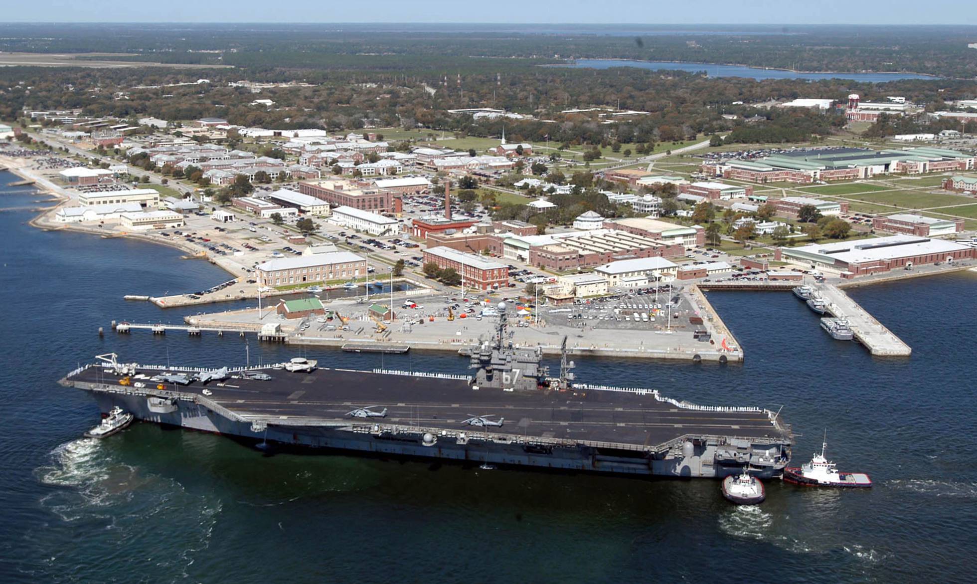 tiroteo instalaciones militares- acn
