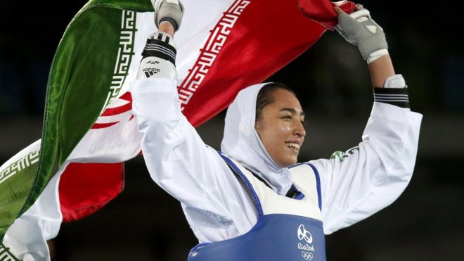 Desertó la única medallista olímpica de Irán