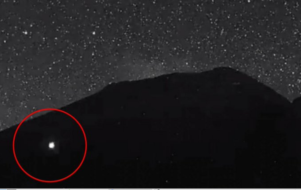 ¿Ovni? Un extraño fue observado en el cielo sobre un volcán Popocatépetl el pasado 10 de enero. Foto: fuentes.