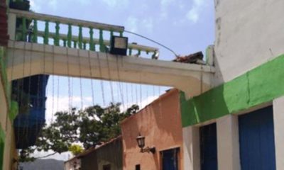 Se cayó parte del puente Los Lanceros - noticiasACN