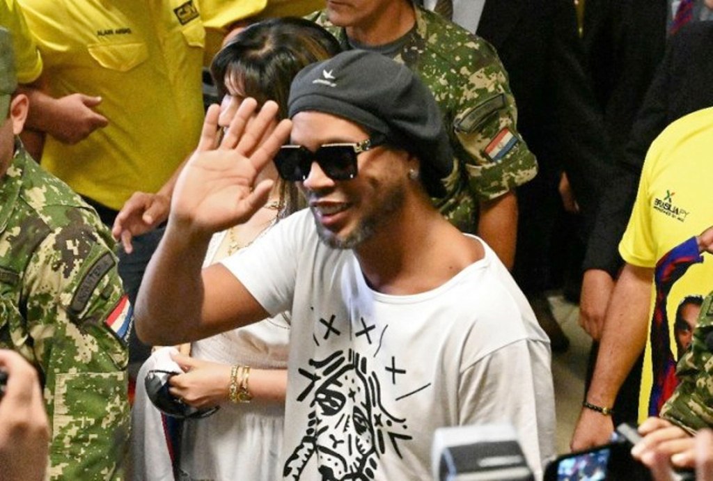 Ronaldinho fue detenido en Asunción - noticiasACN