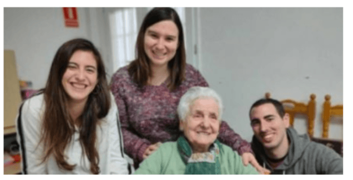 En España una anciana supera dos pandemias, Ana del Valle, de 107 años recibe el alta médica esta semana tras superar el coronavirus en una clínica del municipio de Alcalá del Valle, provincia de Cádiz, Andalucía.