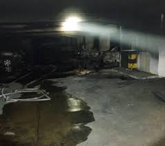 Incendio consume 32 vehículos en Miranda
