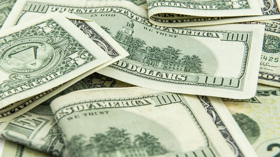 El dólar continúa con un alza imparable este mes de abril, pues el precio mantiene una tendencia alcista en el mercado oficial y en el paralelo.