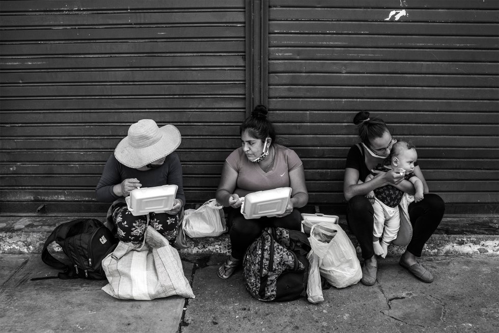 De acuerdo a cifras oficiales casi un millón de criollos decidieron huir con destino hacia Perú. Foto: fuentes.