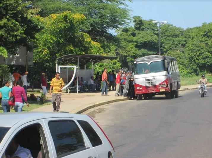Usuarios en Anzoátegui cancelan el pasaje con dólares o pago móvil