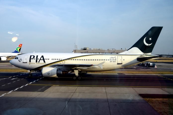 Avión se estrella en Pakistán