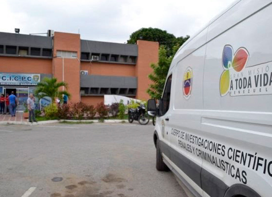 disfrazados médicos atracaron a familia - acn