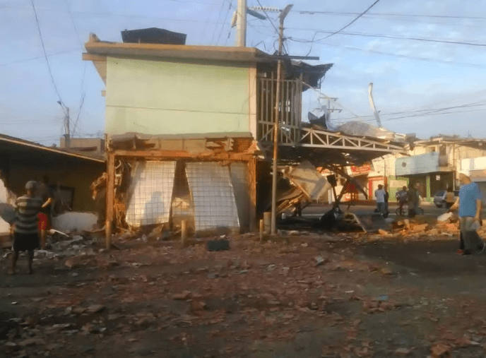 Explosión acabo con local