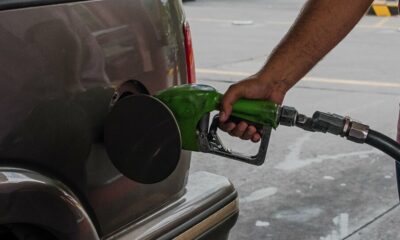 colas para surtir gasolina en Valencia - ACN