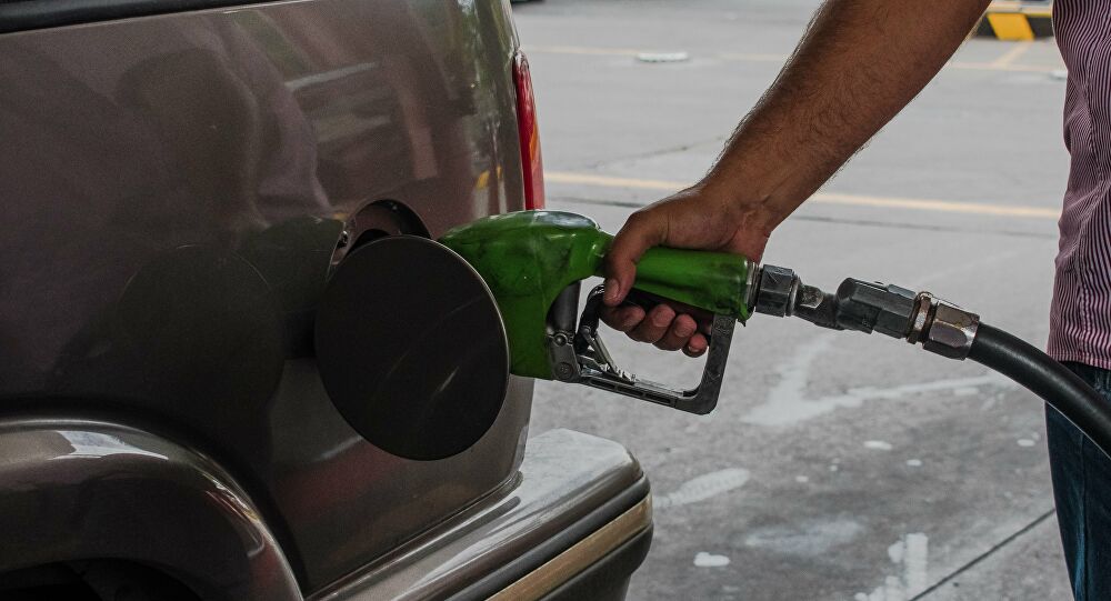 colas para surtir gasolina en Valencia - ACN