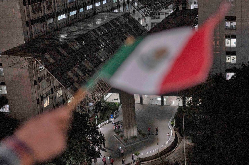 Más de 100 muertos en México por beber alcohol adulterado