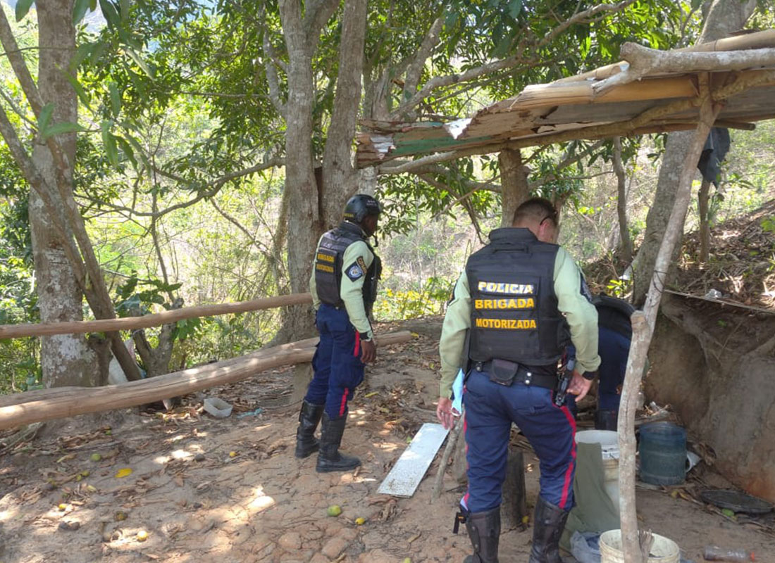 PoliNaguanagua rescató a cinco hombres - acn