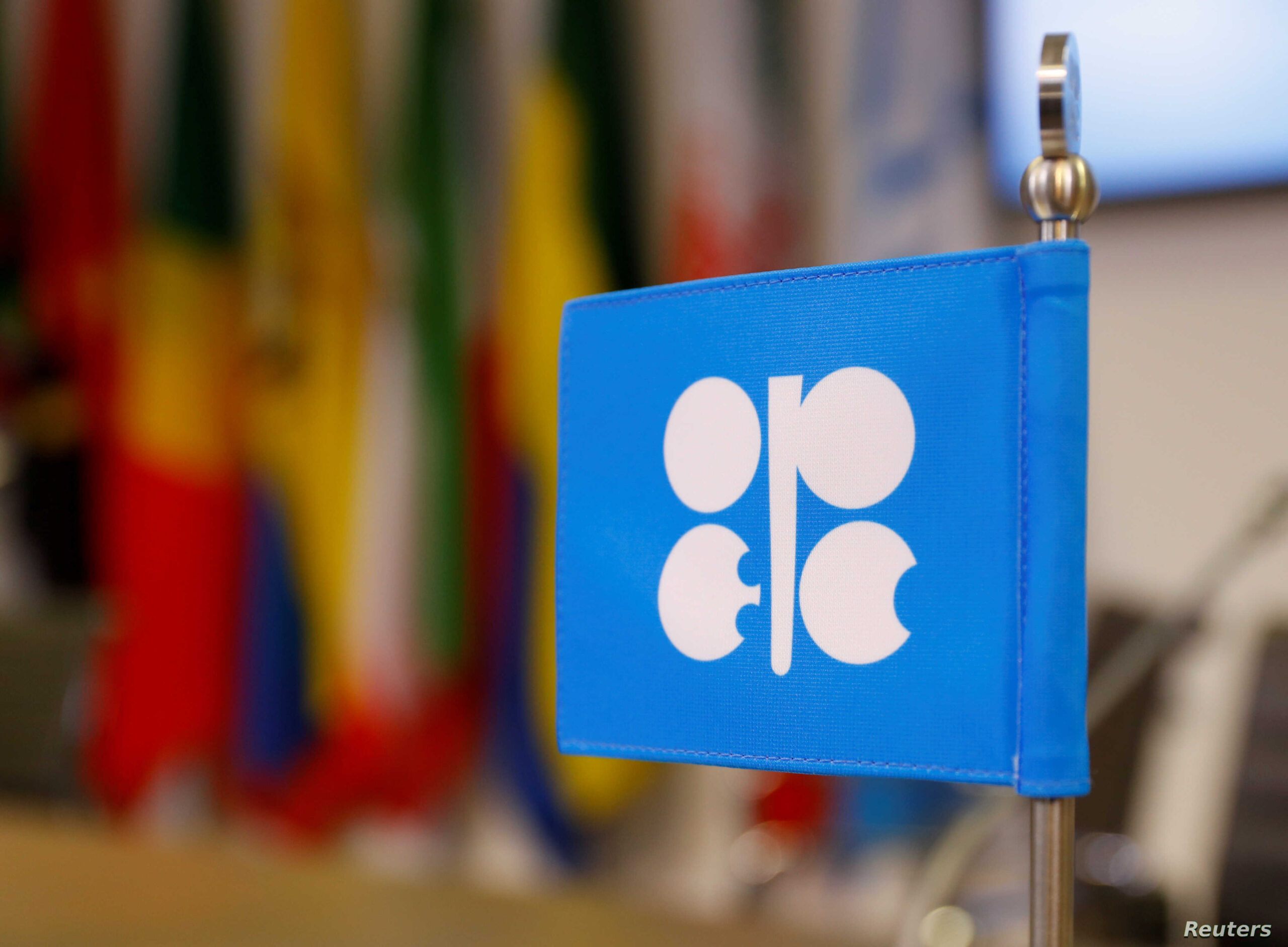 OPEP extiende el recorte de su oferta