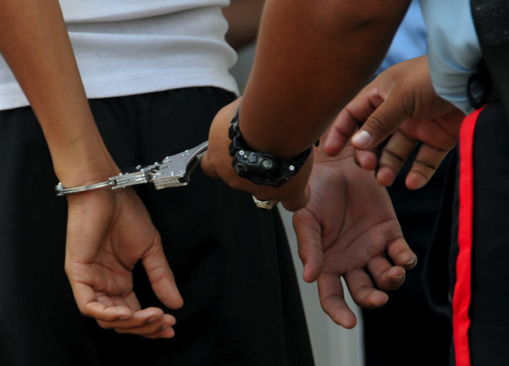 Detenida por quemar a su hijo