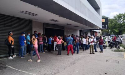 Bancos abarrotados de personas en Carabobo