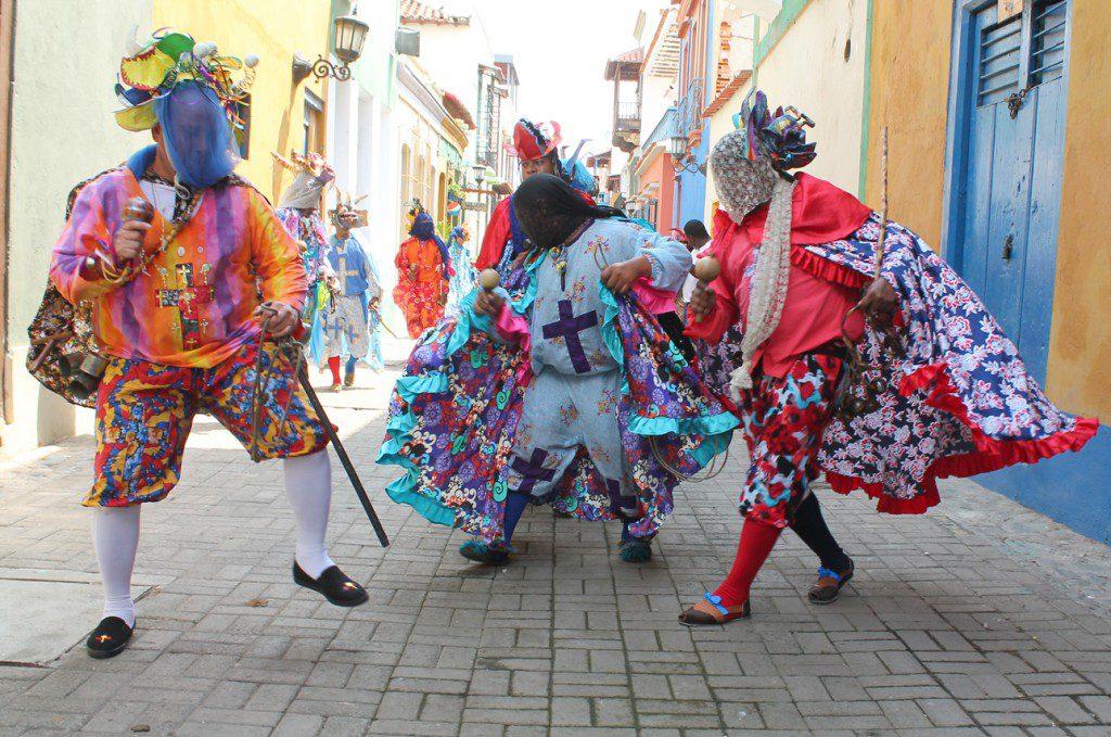 diablos Danzantes salieron sin público - acn