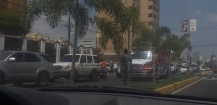 Estalla granada en un comercio