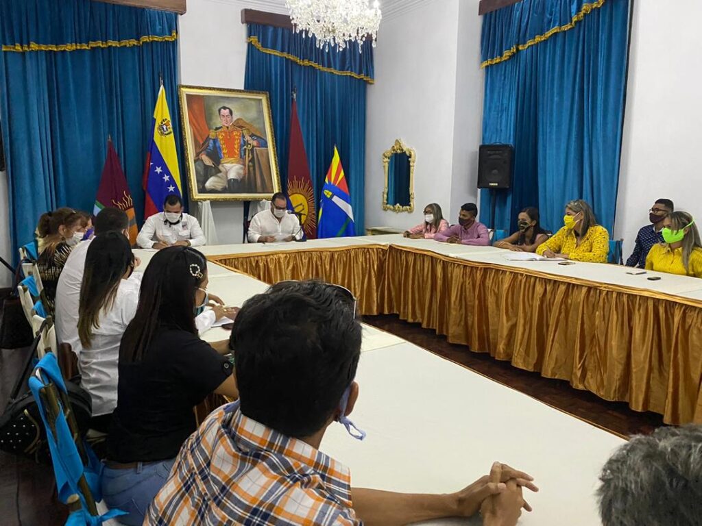 mesa de diálogo sector universitario Puerto Cabello
