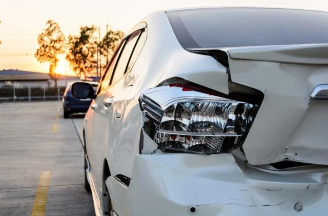 ¿Qué es el seguro CDW en los contratos de alquiler de automóviles?