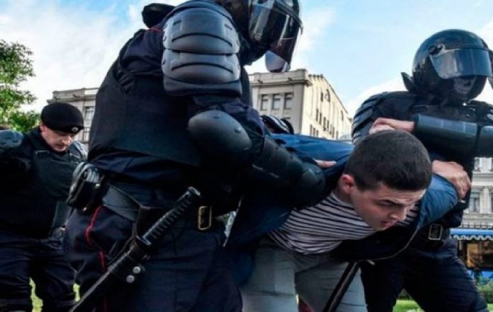 Detenidas personas protesta contra Putin