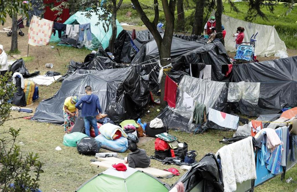 Venezolanos aceptan levantar campamento - noticiasACN