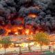 Reportan incendio masivo de un centro comercial en los Emiratos Árabes Unidos