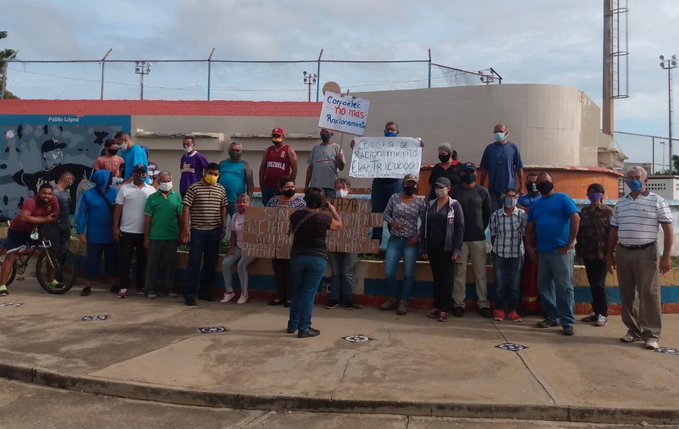 Habitantes de Cabimas protestan en la calle Carabobo con Chile por los racionamientos eléctricos que diariamente sobrepasan las 7 horas y algunos son en la madrugada. Foto: Cortesía/ Reporte Ya