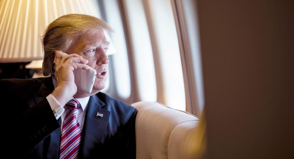 Twitter bloqueó cuenta de Trump hasta que borre mensajes "que desinforman"