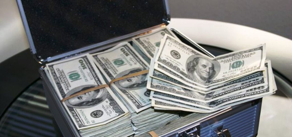 Bancos ayudan a sacar dinero de corrupción - noticiasACN