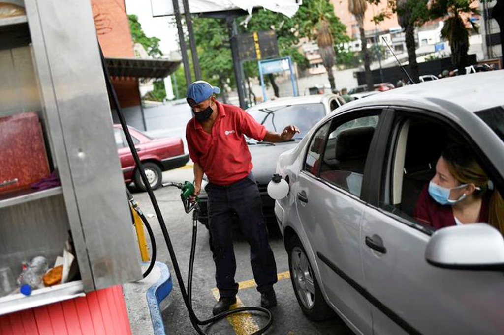 Maduro anunció otro plan de suministro de gasolina - noticiasACN