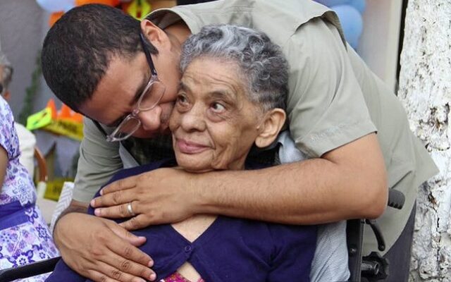falleció madre nicmer evans- acn