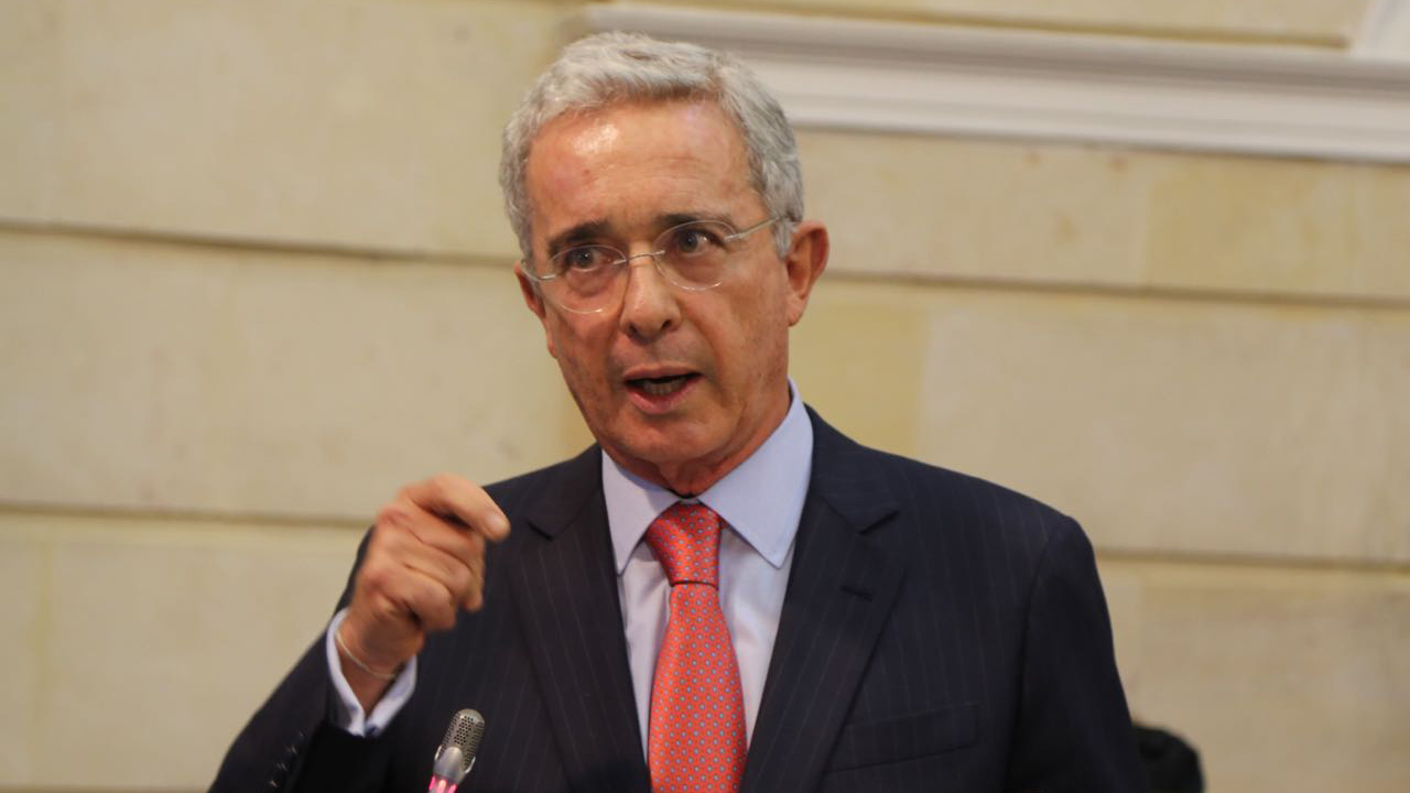 Álvaro Uribe en  libertad