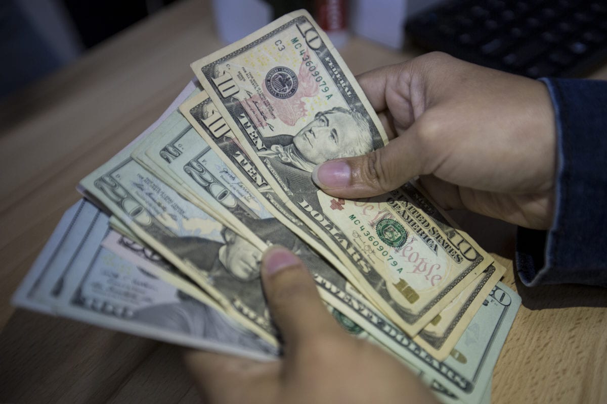 Retirar dólares en cajeros AKB - ACN