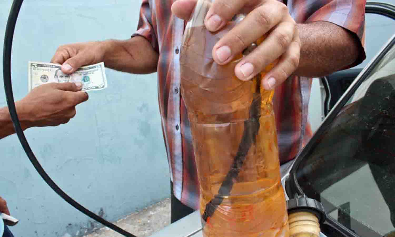 Gasolina “bachaqueada”: Floreciente mercado negro en tiempos de crisis