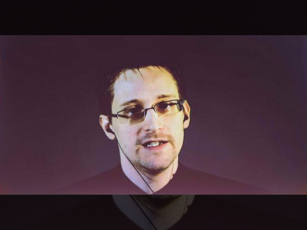 Rusia concede residencia permanente a Edward Snowden