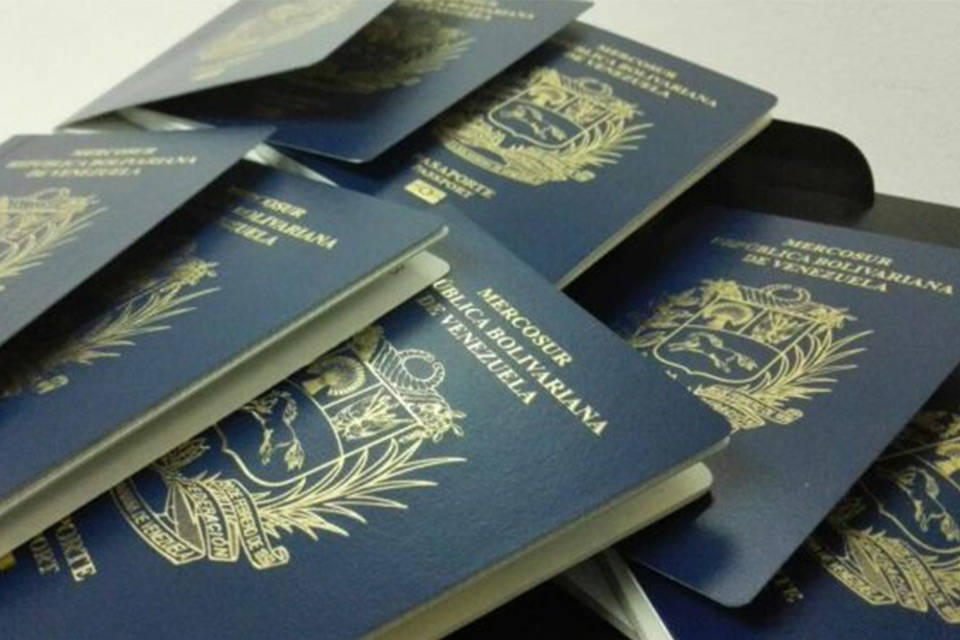 Prórrogas y pasaportes en el extranjero - ACN