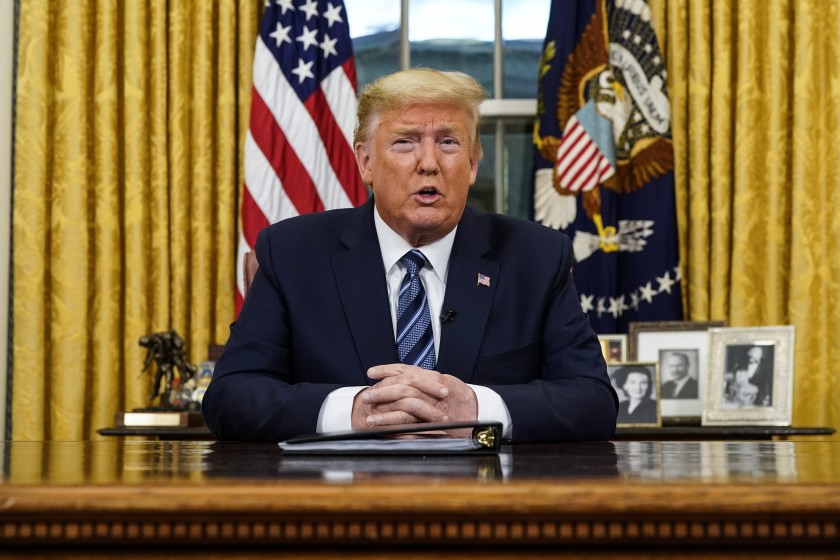 Trump volvió al Despacho Oval