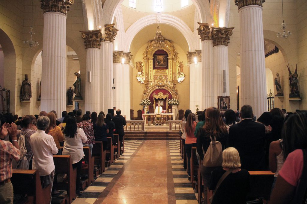 reabrirán iglesias el domingo- acn