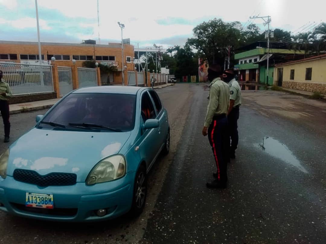 Policía municipal de Libertador retuvo vehículos por violar bioseguridad