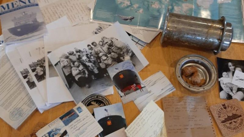 La cápsula de 2018 incluía cartas, poemas y fotos de los exploradores rusos del Polo Norte. Foto: Cortesía / BBC News