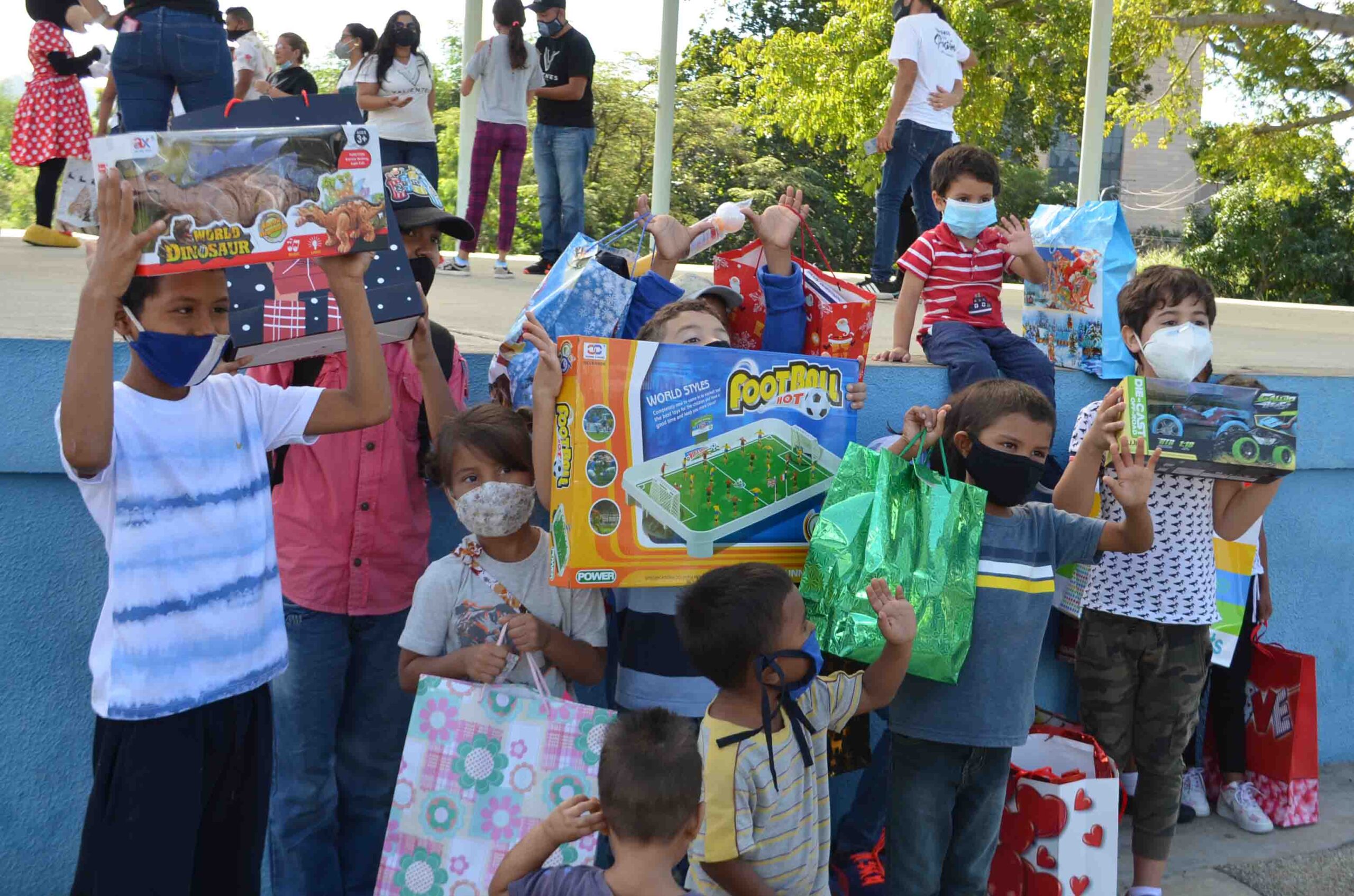 Viste a un niño en navidad Naguanagua