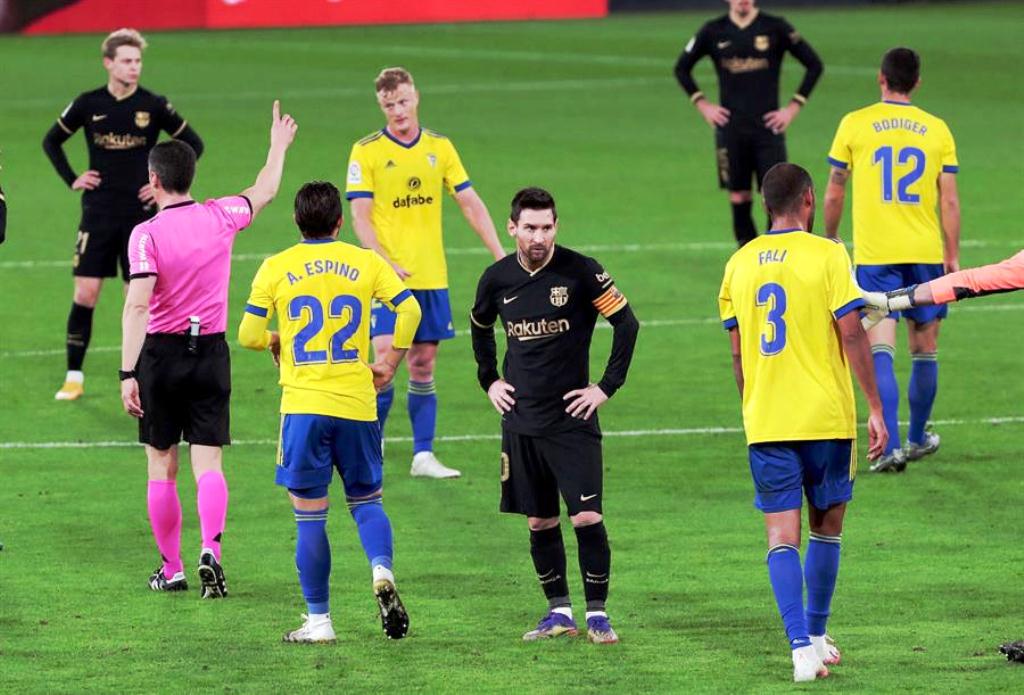 Barcelona perdió ante Cádiz, Madrid respira un poco y Atlético despegado