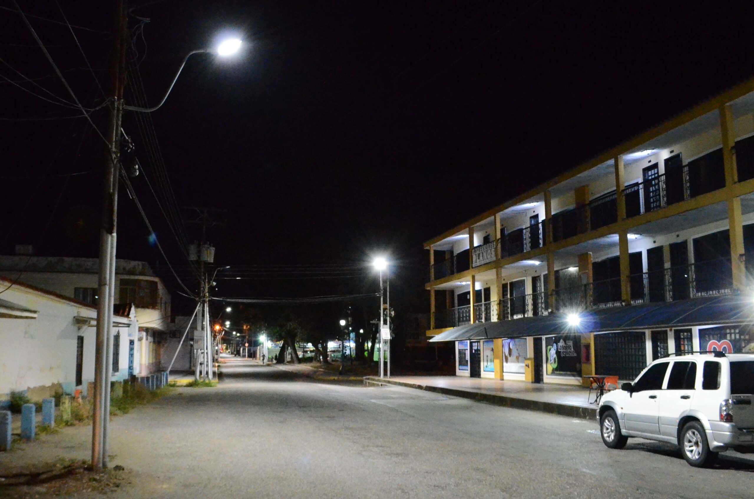 Alumbrado en avenida Bolívar de Naguanagua