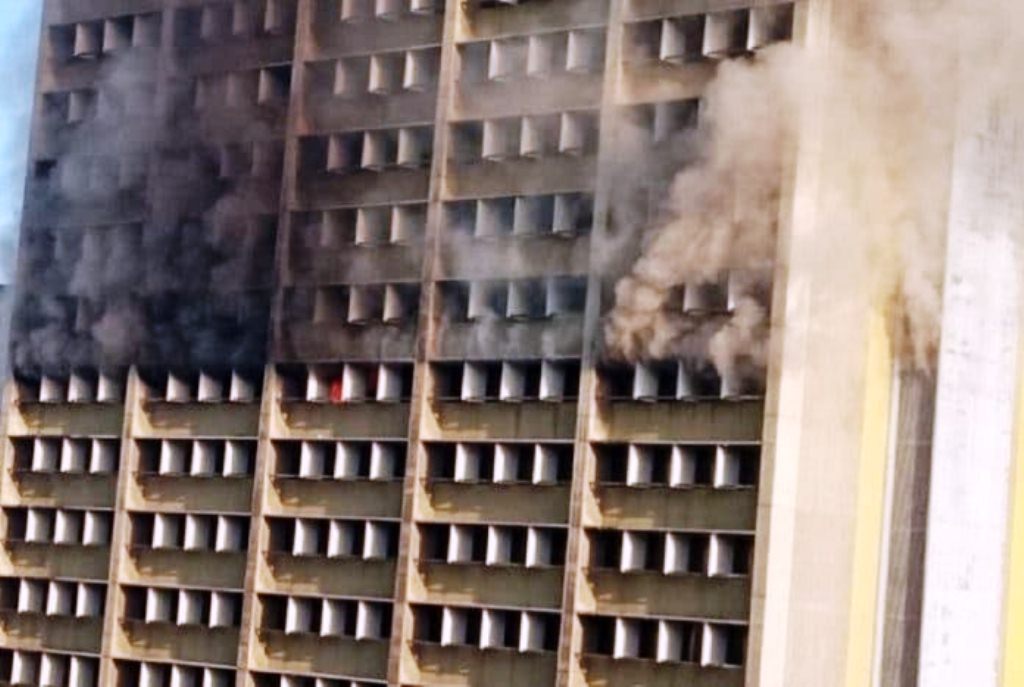 Reportaron incendio en sede del Ministerio de Educación - noticiasACN