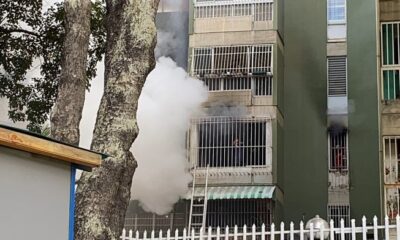 Incendio en edificio de El Cafetal