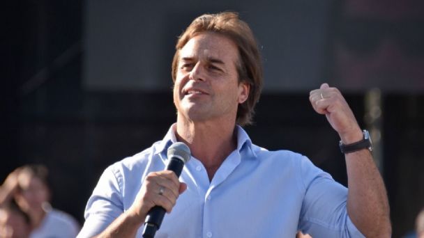 Presidente de Uruguay en la playa - ACN